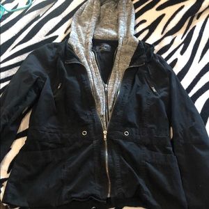 Black jacket, grey hood & zipper